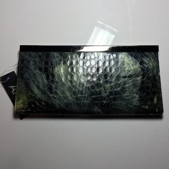 APT 9 Clutch NWT - Picture 3 of 5